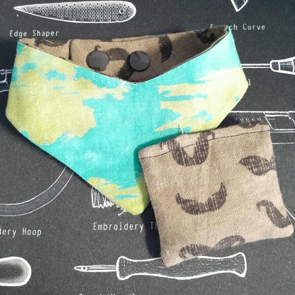 🪡Handmade CATS Reversible Mustache/Green/Blue Bandana and Catnip Pouch Set - Picture 2 of 3